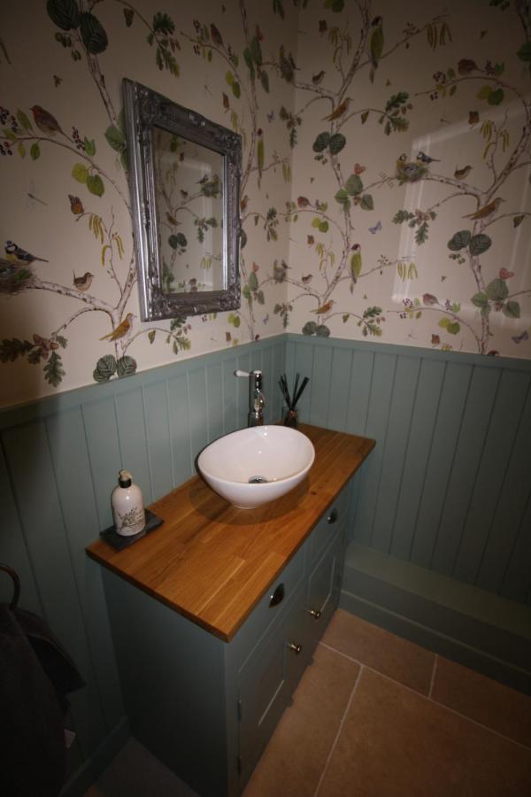 Ryefield Cottage - Luxurious Self-Catered Holiday Cottage With A Log Burner ชิชิสเตอร์ ภายนอก รูปภาพ